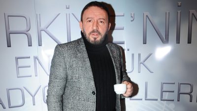 Şarkıcı Mustafa Topaloğlu, ‘Bizi uzaylılardan istemek durumunda bırakmayın’ diyerek 100 bin lira bağışladı TFF 2. Lig’de mücadele eden