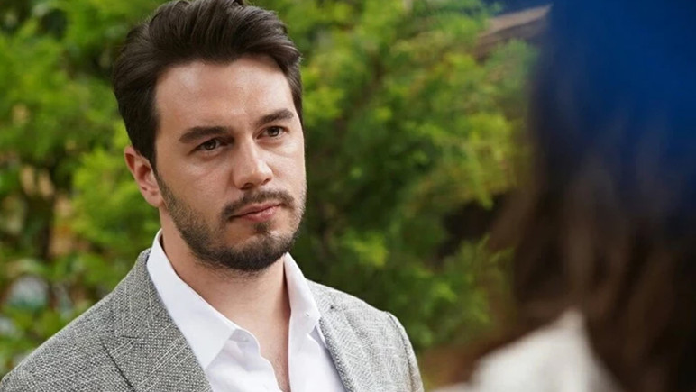 TRT setinde korkutan kaza! Başrol hastaneye kaldırıldı, çekimlere ara verildi! TRT Tabii için çekilen